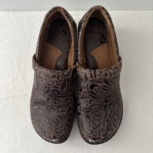 BOC Born‎ Women Clogs 9.5 Slip On Shoe Peggy Tooled Leather Western Comfort